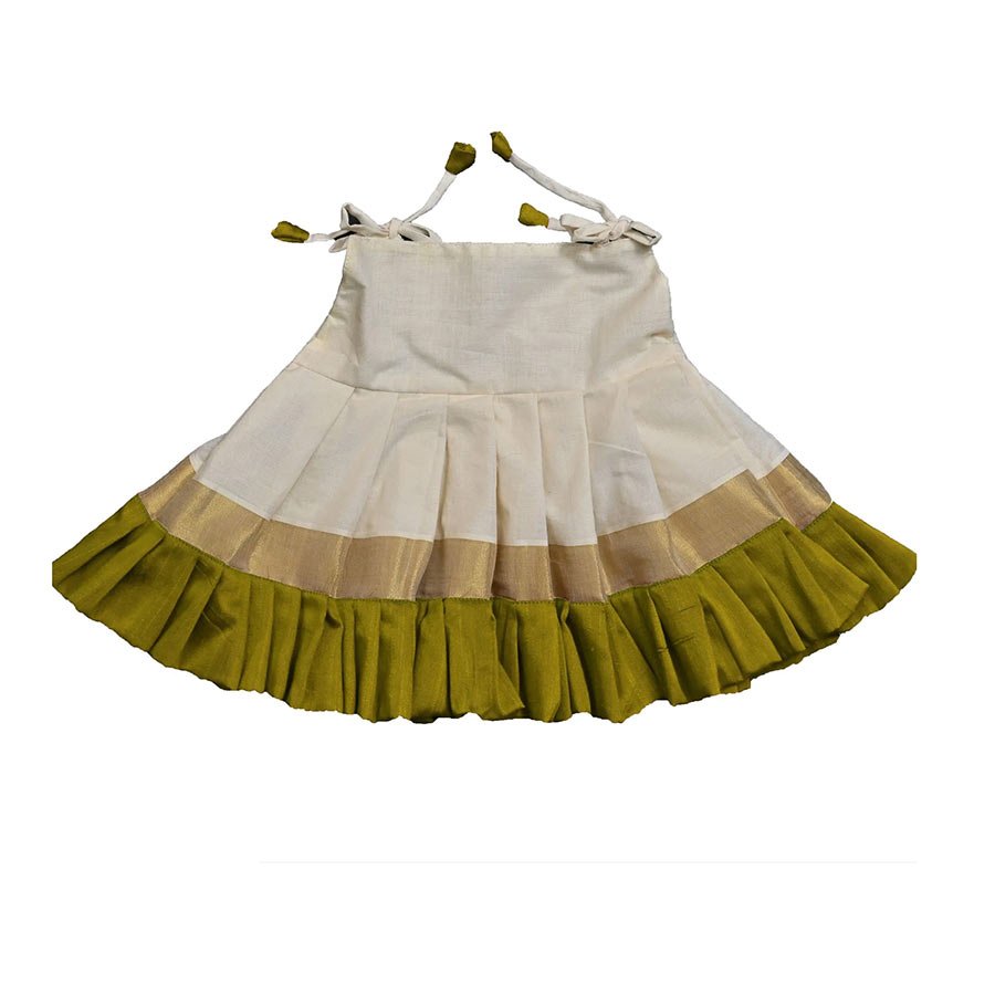 A well-crafted ethnic outfit for her first milestones. A unique design to inspire sweet and memorable moments.